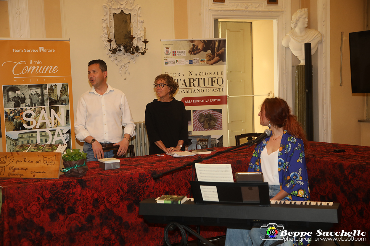 VBS_1289 - Presentazione libro 'Il dono del basilico' di Lucrezia Pernigotti.jpg